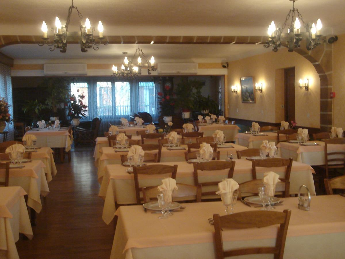 Hotel Restaurant Anglade Le Nayrac Zewnętrze zdjęcie